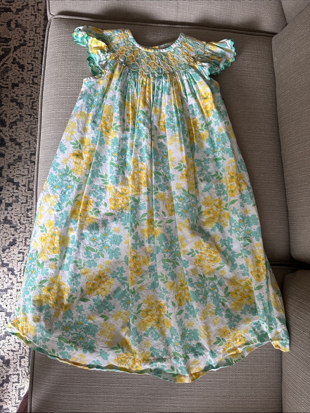 Banana split Girls Floral Smocked dress in Yellow & blue size 6